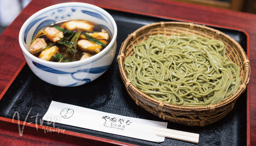 京都・四条大宮 100年以上続く老舗蕎麦店で味わう茶そば！ 高辻 藪そば