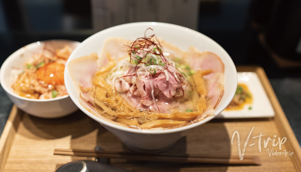 大阪･西中島南方 じっくりと丸鶏を煮込んだ青湯スープとレアチャーシューのこだわりラーメンのお店が10/1オープン！麺屋 左衛門