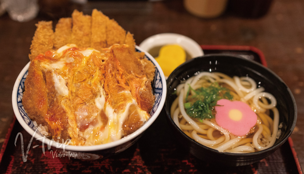 大阪･西中島南方 ランチはボリューム満点のアレンジかつ丼！夜は地鶏もも焼きなど宮崎の郷土料理が味わえる人気店！かつ家