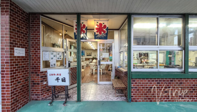 Mobil uchun porno tatuirovka bilan qizlar