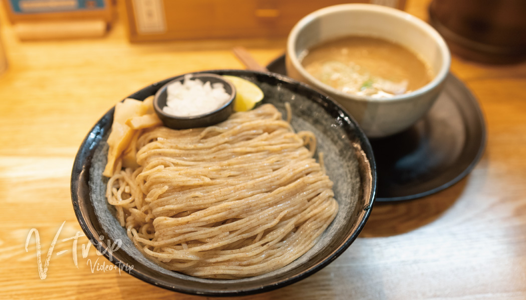 京都 石臼挽き全粒粉のこだわり麺と鶏と魚介の特製スープが奏でる絶品つけ麺のお店！麺匠たか松 KAWARAMACHI