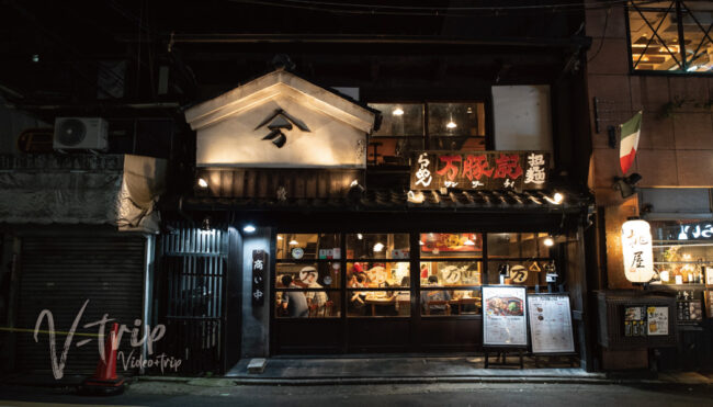 Qizlar bilan onlayn porno tomosha qiling Ofisda uch porno